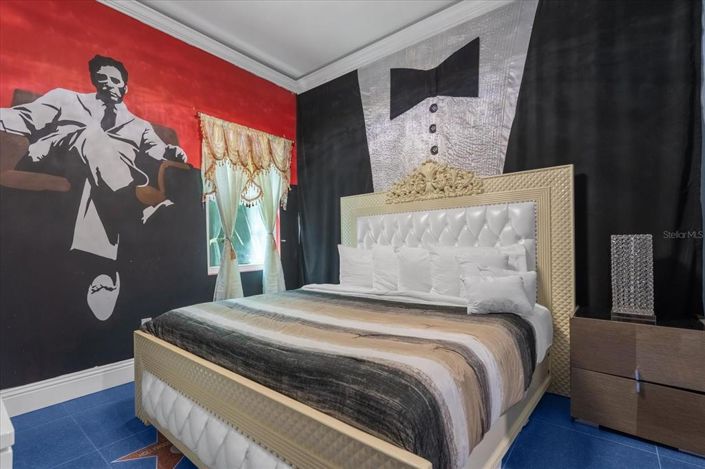 Image No.32-20 Bed Property for sale