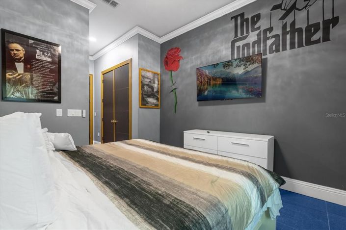 Image No.33-20 Bed Property for sale