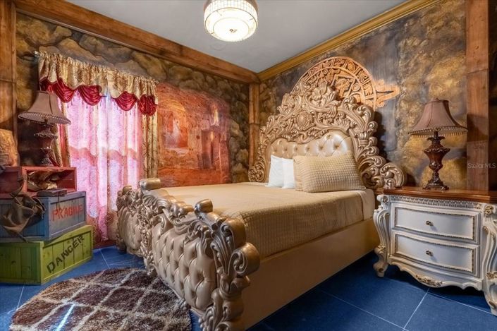 Image No.38-20 Bed Property for sale