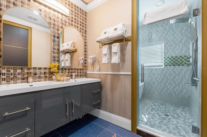 Image No.43-20 Bed Property for sale