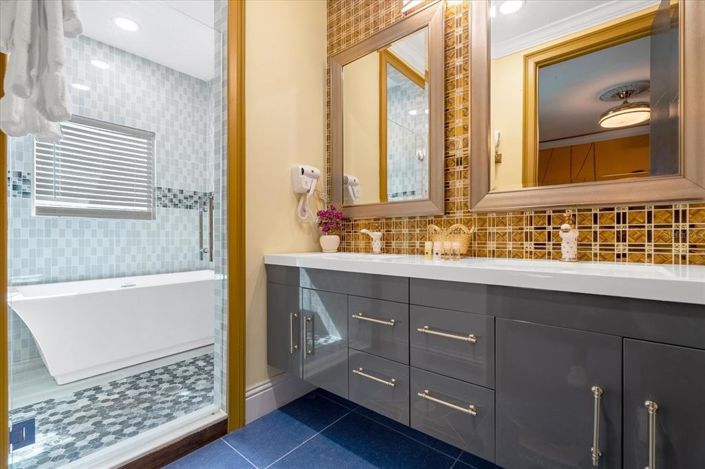 Image No.47-20 Bed Property for sale