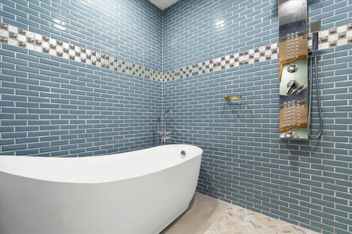 Image No.49-20 Bed Property for sale