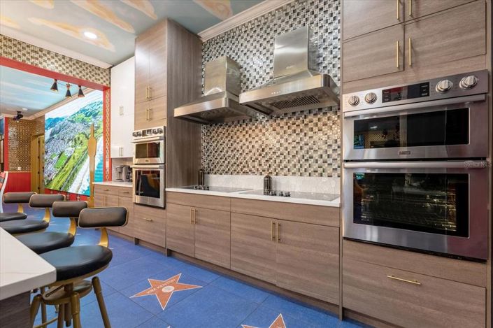 Image No.7-20 Bed Property for sale