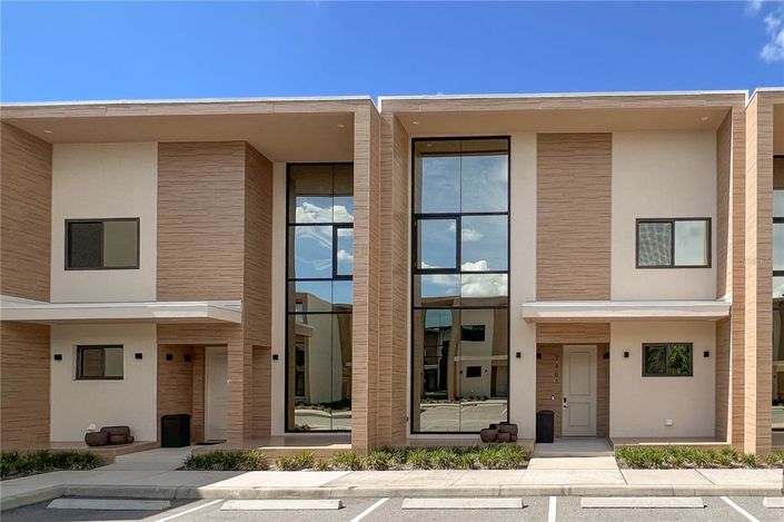 Image No.24-4 Bed Townhouse for sale