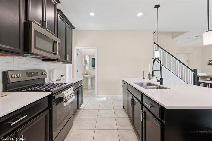 Image No.10-3 Bed Property for sale