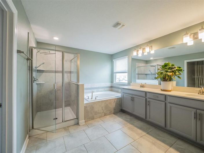 Image No.35-5 Bed Property for sale