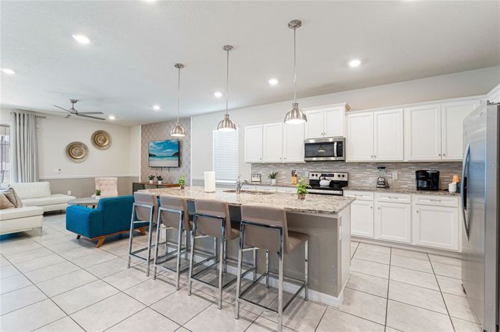 Image No.9-8 Bed Property for sale