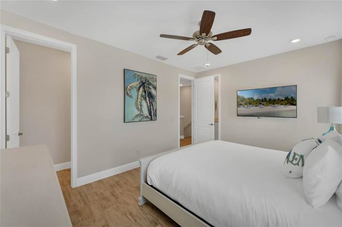 Image No.15-3 Bed Townhouse for sale