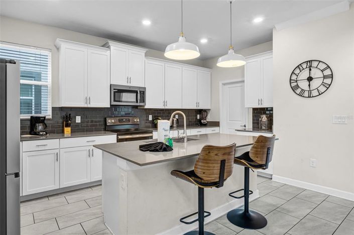 Image No.10-5 Bed Property for sale