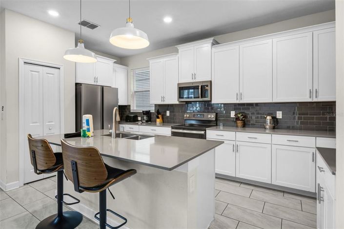 Image No.9-5 Bed Property for sale