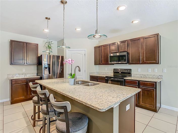 Image No.19-5 Bed Property for sale