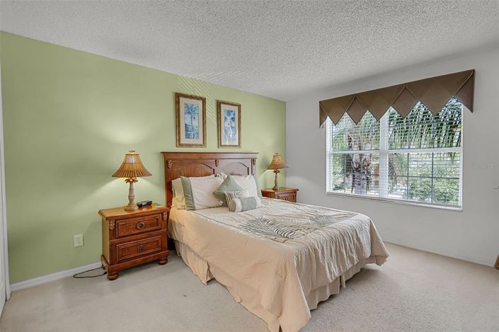 Image No.12-6 Bed Property for sale