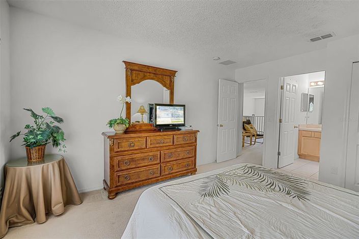 Image No.13-6 Bed Property for sale