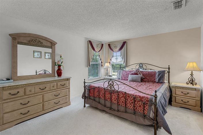 Image No.19-6 Bed Property for sale