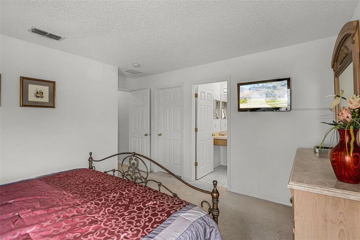 Image No.20-6 Bed Property for sale