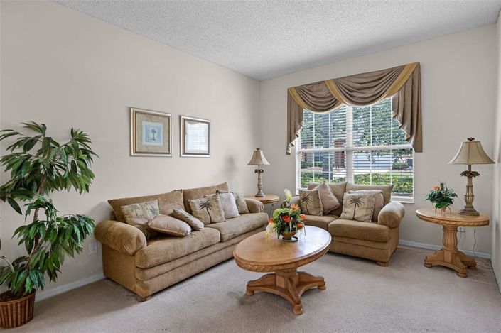 Image No.5-6 Bed Property for sale