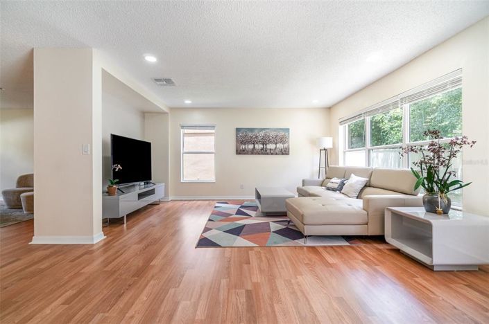 Image No.10-4 Bed Property for sale