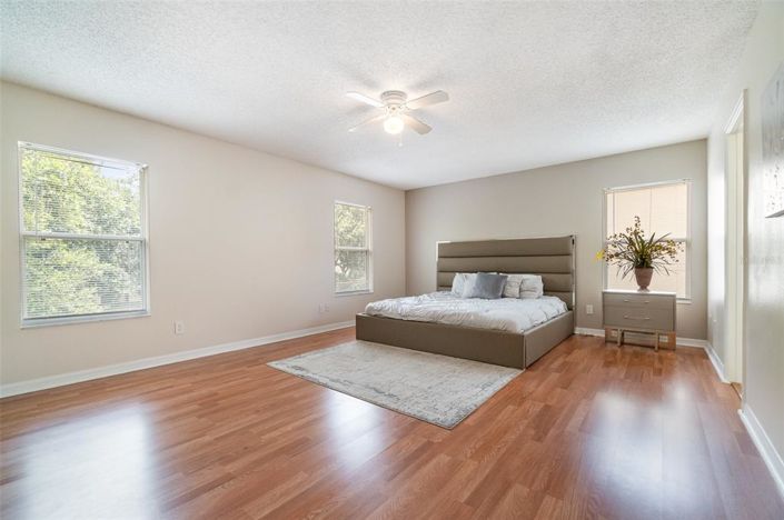 Image No.21-4 Bed Property for sale