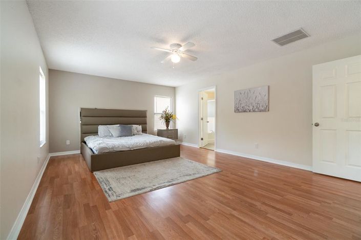 Image No.23-4 Bed Property for sale