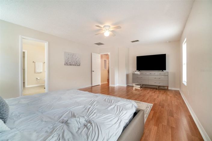 Image No.25-4 Bed Property for sale