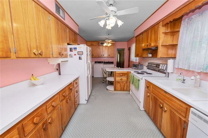 Image No.10-3 Bed Property for sale