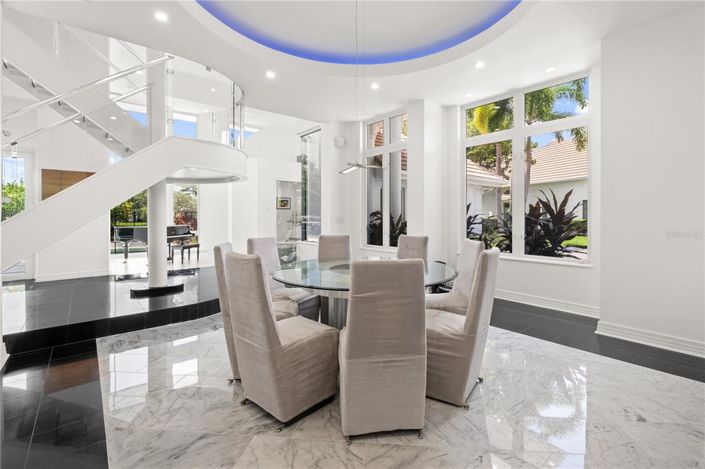 Image No.11-5 Bed Property for sale