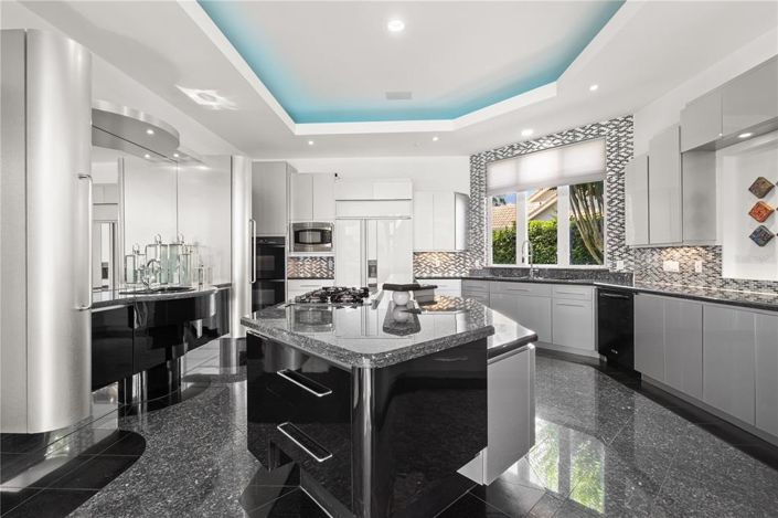 Image No.13-5 Bed Property for sale