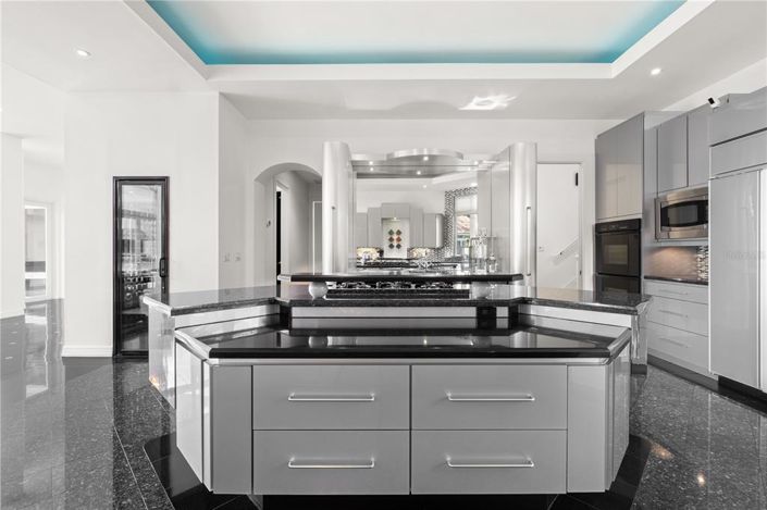 Image No.14-5 Bed Property for sale