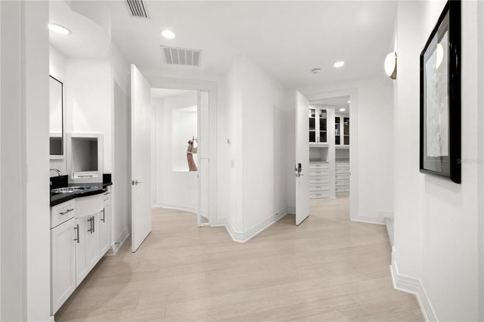 Image No.37-5 Bed Property for sale