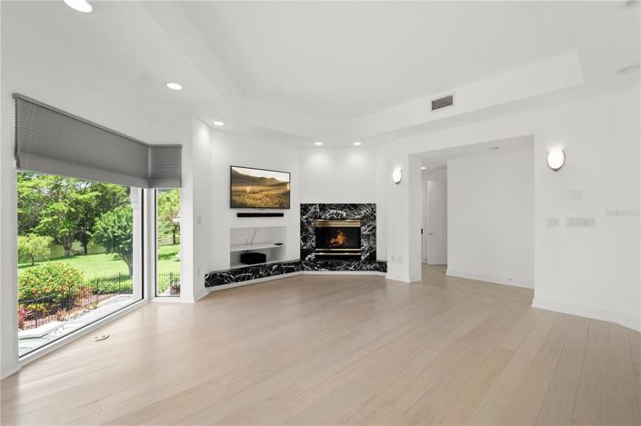 Image No.40-5 Bed Property for sale