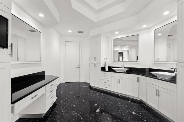 Image No.46-5 Bed Property for sale