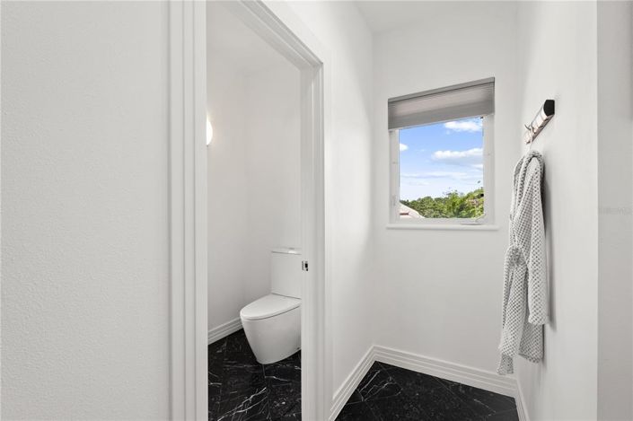 Image No.50-5 Bed Property for sale