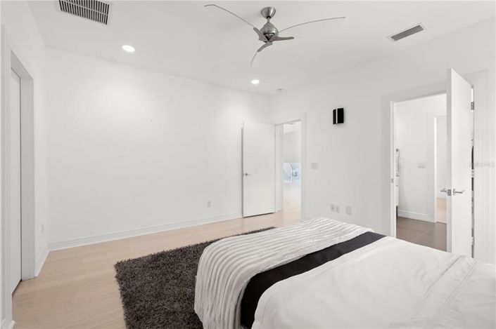 Image No.55-5 Bed Property for sale