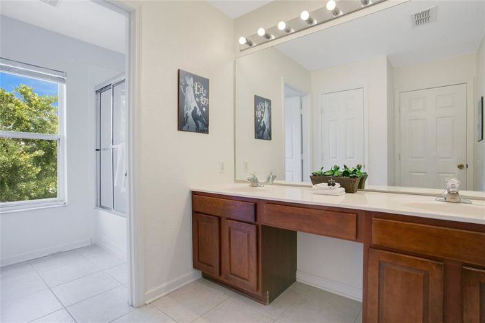 Image No.20-6 Bed Property for sale