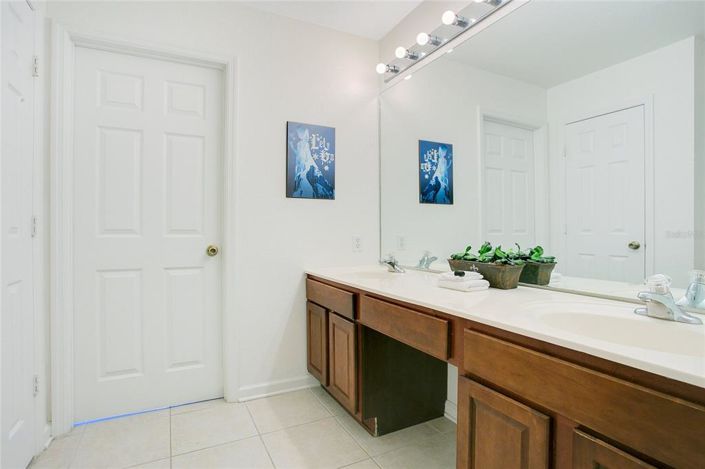 Image No.21-6 Bed Property for sale