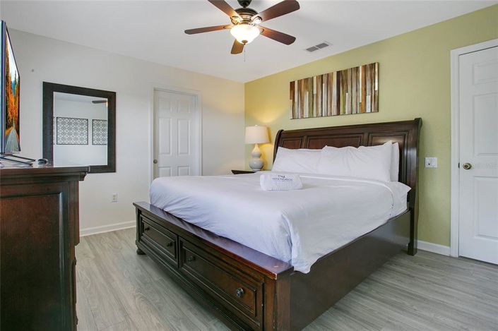 Image No.22-6 Bed Property for sale