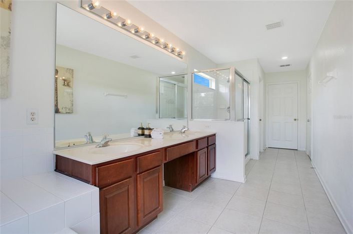 Image No.23-6 Bed Property for sale