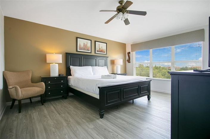 Image No.24-6 Bed Property for sale