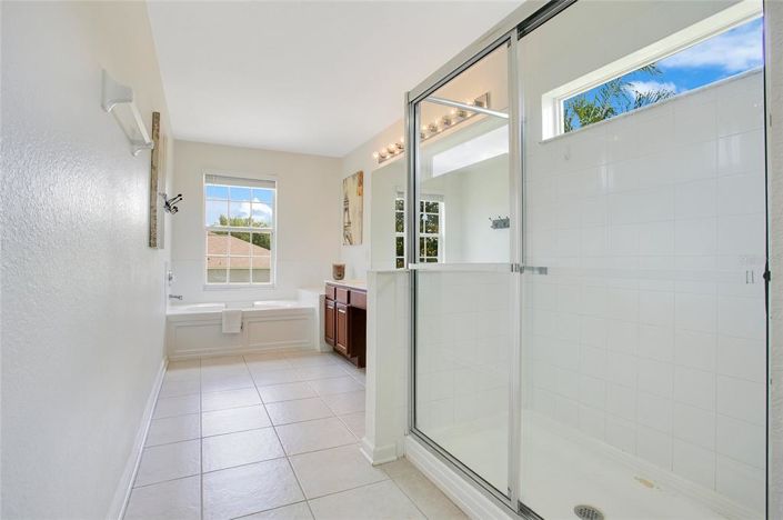 Image No.26-6 Bed Property for sale