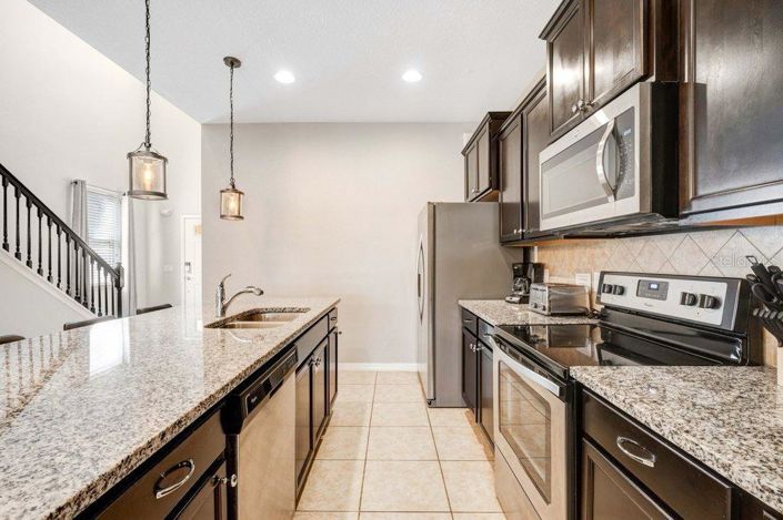 Image No.10-6 Bed Property for sale