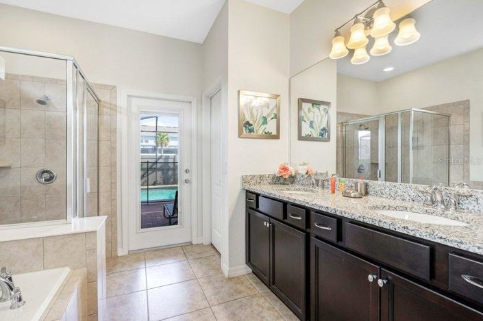 Image No.13-6 Bed Property for sale