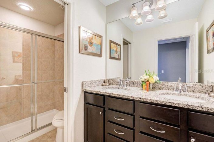 Image No.25-6 Bed Property for sale