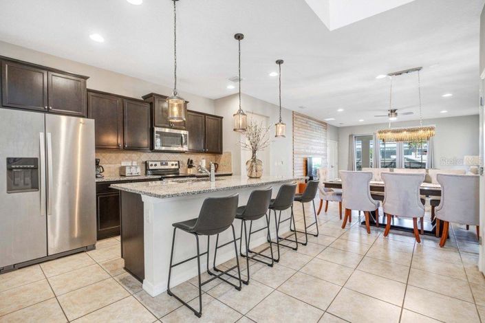 Image No.8-6 Bed Property for sale