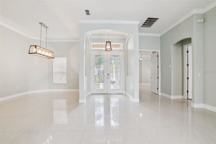 Image No.8-5 Bed Property for sale