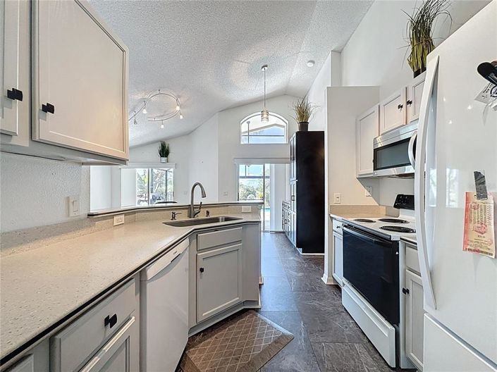 Image No.9-4 Bed Property for sale