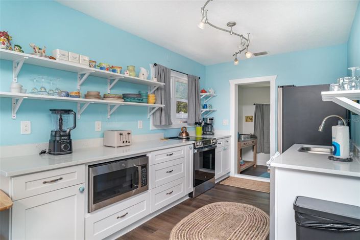 Image No.4-4 Bed Property for sale