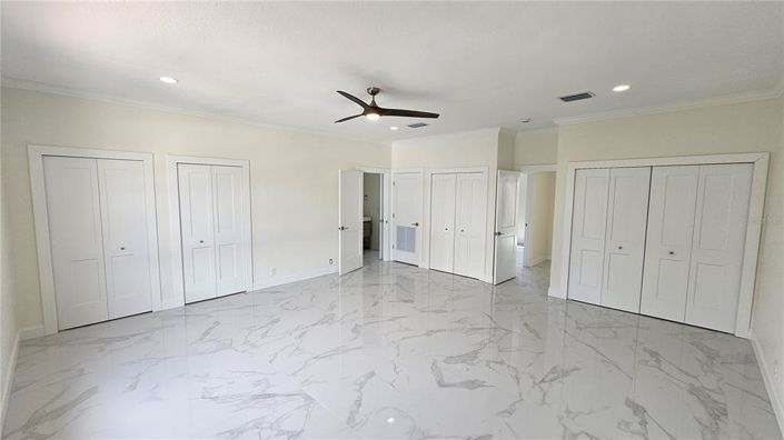 Image No.12-6 Bed Property for sale