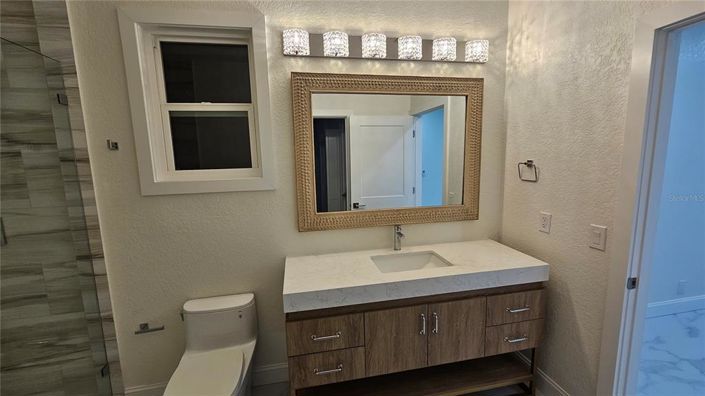 Image No.15-6 Bed Property for sale