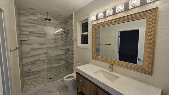 Image No.16-6 Bed Property for sale