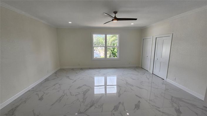 Image No.19-6 Bed Property for sale